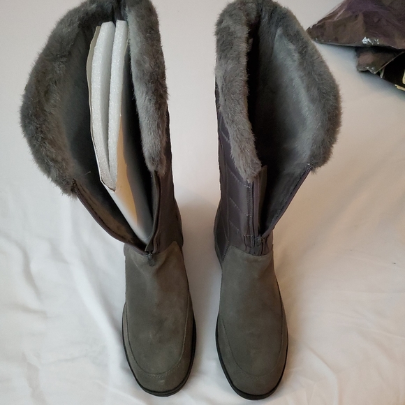 Women boots - Picture 2 of 3